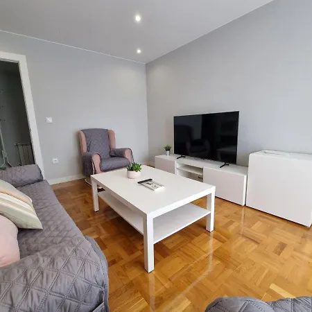 Daire R2r - 3 Barrio De La Arena Con Parking - 153a *